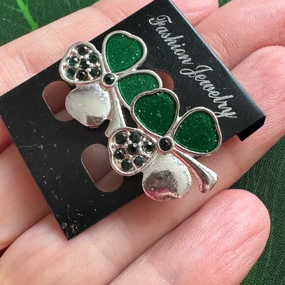 BOGO FREE VTG ENAMEL CLOVER EARRINGS - Picture 5 of 5